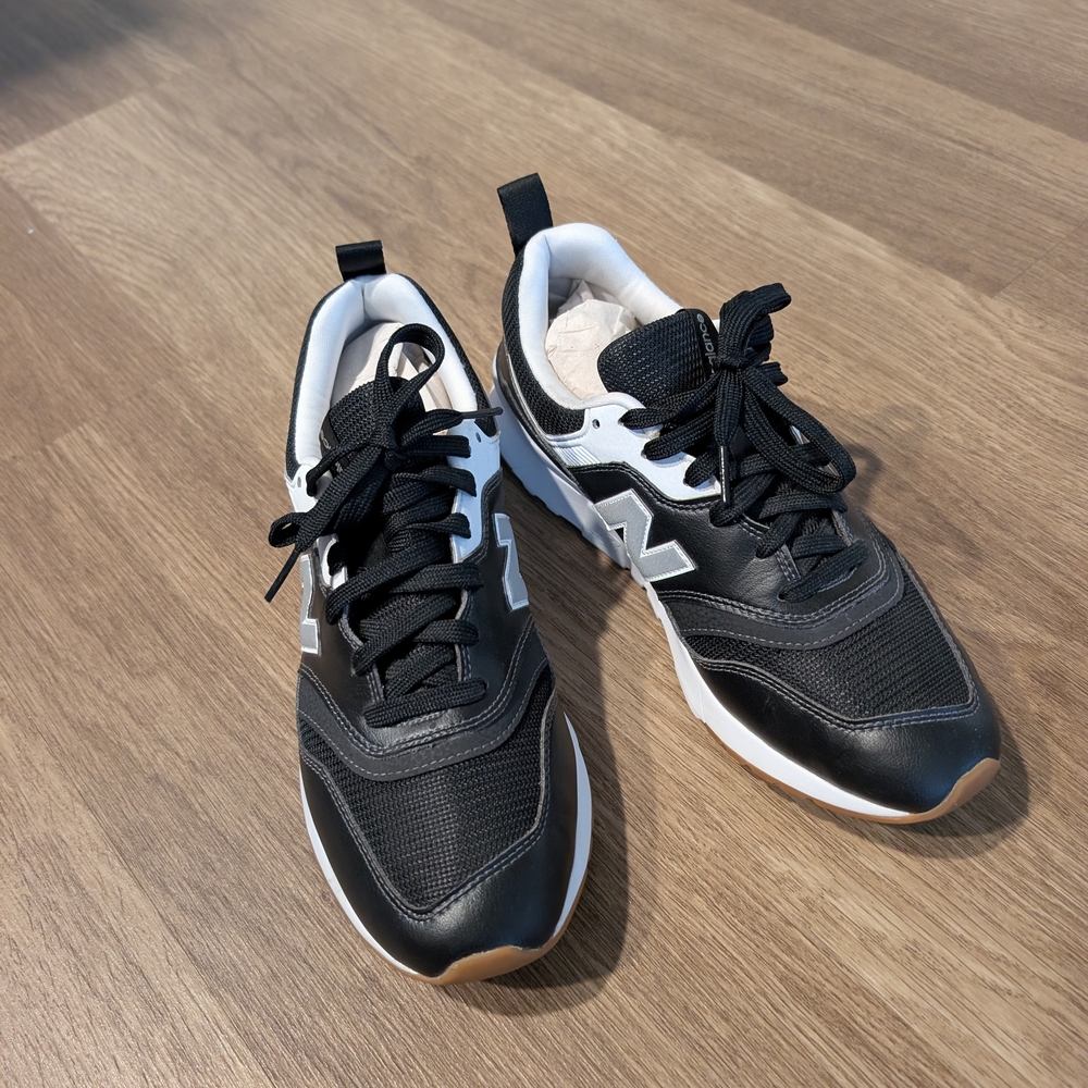 New Balance 997H Black and White Running Shoes Casual Sneakers Size 8.5 - Picture 2 of 5